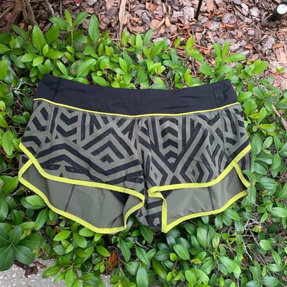 Lululemon Chevron shuffle speeds. Sz 10. - Picture 2 of 5